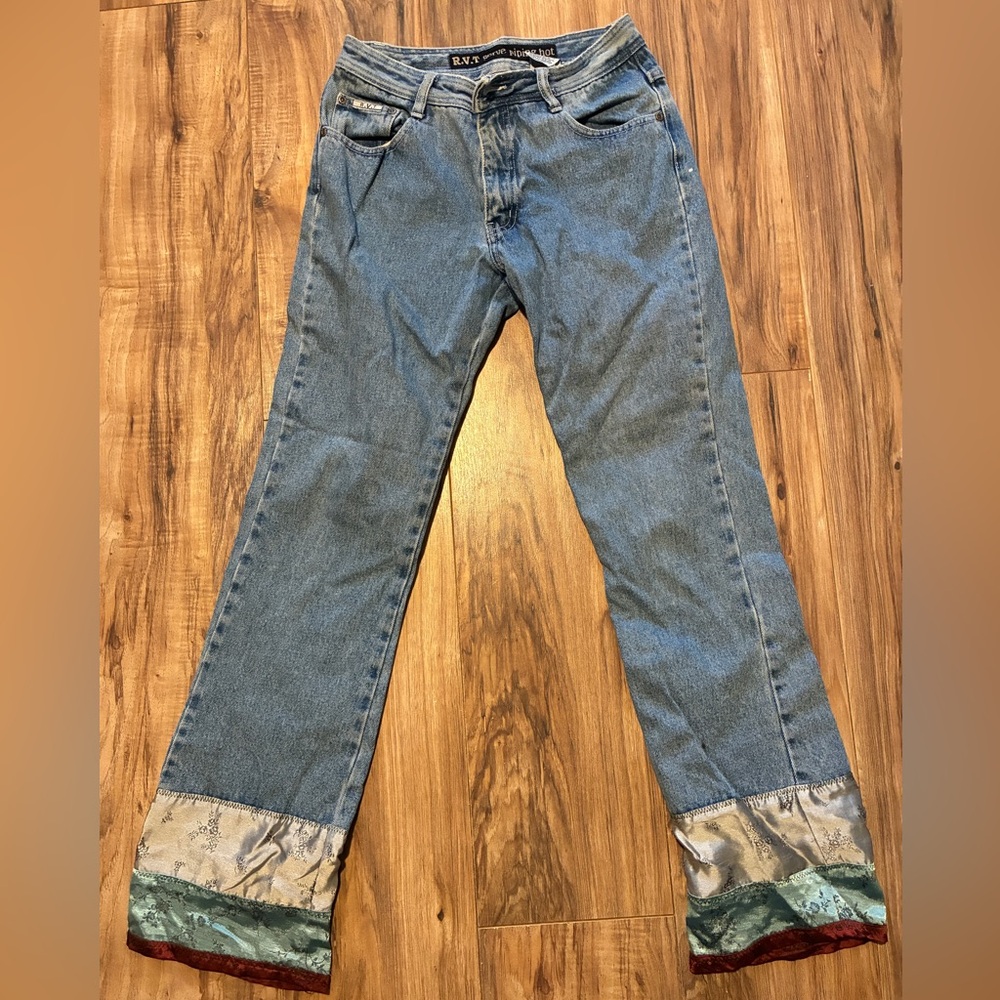 R.V.T. Serve piping hot jeans